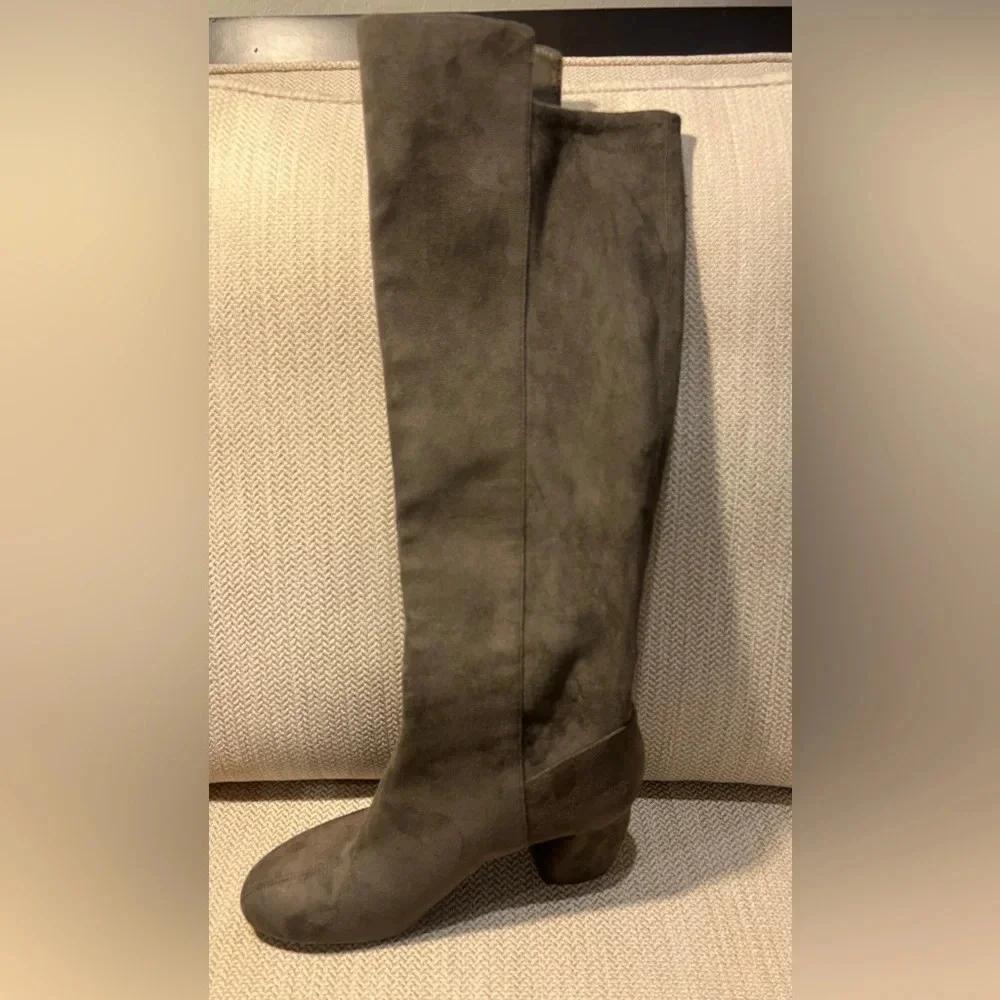 Nine West size 10 over the knee length dark gray suede boots